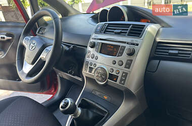 Мінівен Toyota Verso 2010 в 