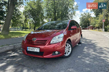 Мінівен Toyota Verso 2010 в 