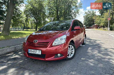 Мінівен Toyota Verso 2010 в 