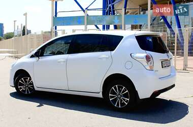 Мінівен Toyota Verso 2013 в 