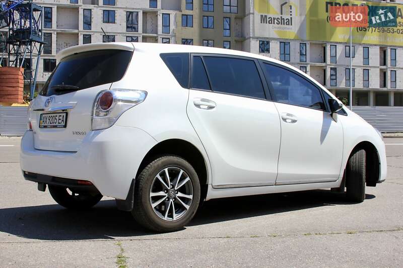 Мінівен Toyota Verso 2013 в Харкові