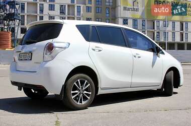 Мінівен Toyota Verso 2013 в 