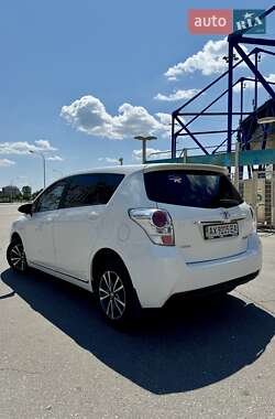 Мінівен Toyota Verso 2013 в 