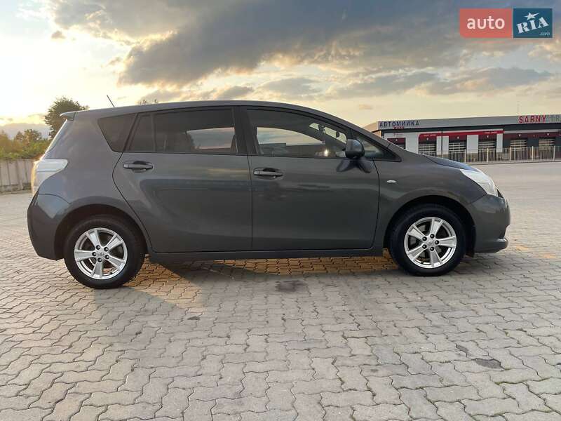 Минивэн Toyota Verso 2009 в Сарнах