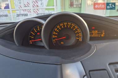 Минивэн Toyota Verso 2010 в 