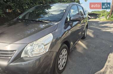 Минивэн Toyota Verso 2010 в 