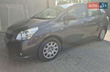 Минивэн Toyota Verso 2010 в 