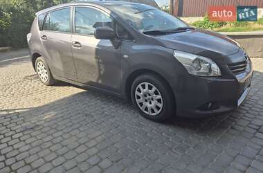Минивэн Toyota Verso 2010 в 
