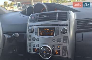 Минивэн Toyota Verso 2010 в 