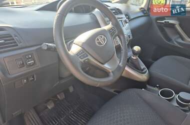 Минивэн Toyota Verso 2010 в 
