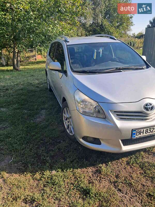 Мінівен Toyota Verso 2009 в Золотоноші