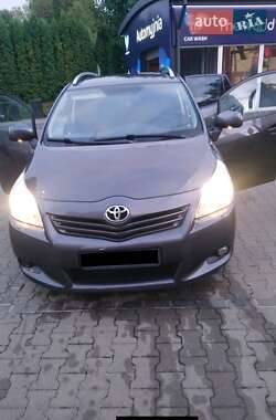 Мінівен Toyota Verso 2010 в Долині