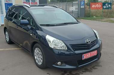 Мінівен Toyota Verso 2011 в Конотопі