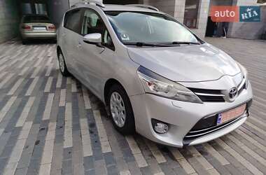 Минивэн Toyota Verso 2015 в Красилове