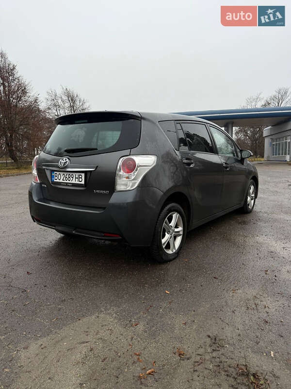 Минивэн Toyota Verso 2015 в Волочиске