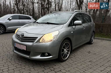 Мінівен Toyota Verso 2010 в Луцьку