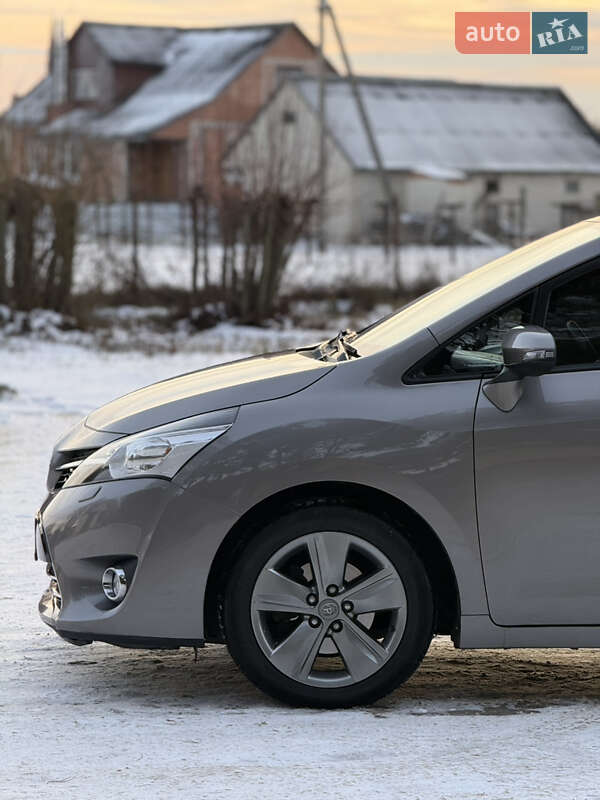 Минивэн Toyota Verso 2014 в Луцке фото 24 Минивэн Toyota Verso 2014 в Луцке