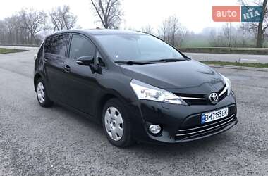 Минивэн Toyota Verso 2016 в Ромнах