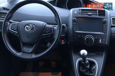 Минивэн Toyota Verso 2016 в Ромнах