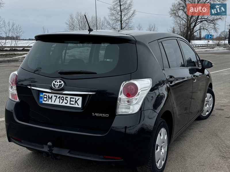 Минивэн Toyota Verso 2016 в Ромнах