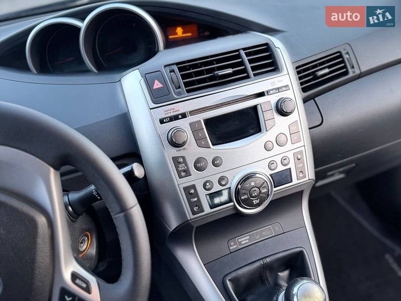 Мінівен Toyota Verso 2010 в Луцьку