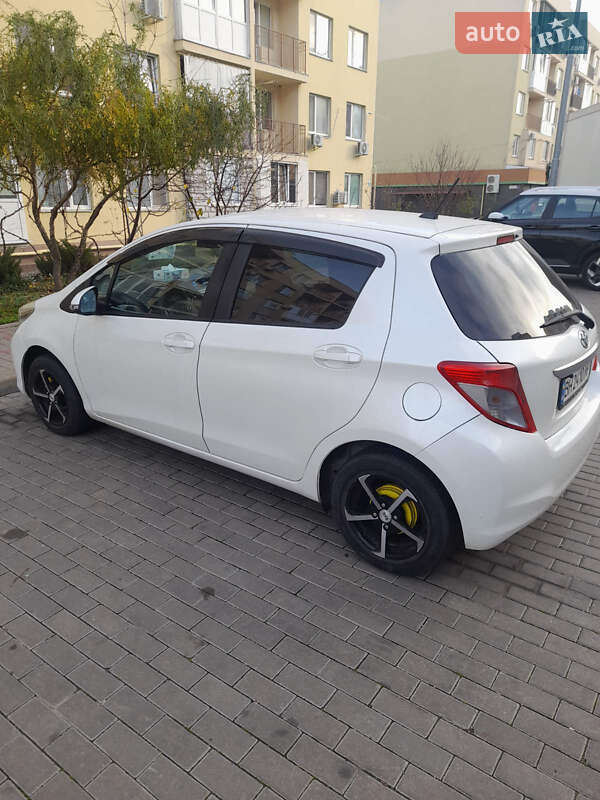 Хэтчбек Toyota Vitz 2011 в Одессе