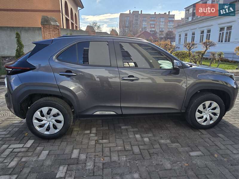 Внедорожник / Кроссовер Toyota Yaris Cross 2023 в Ромнах