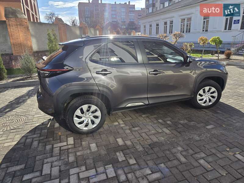 Внедорожник / Кроссовер Toyota Yaris Cross 2023 в Ромнах