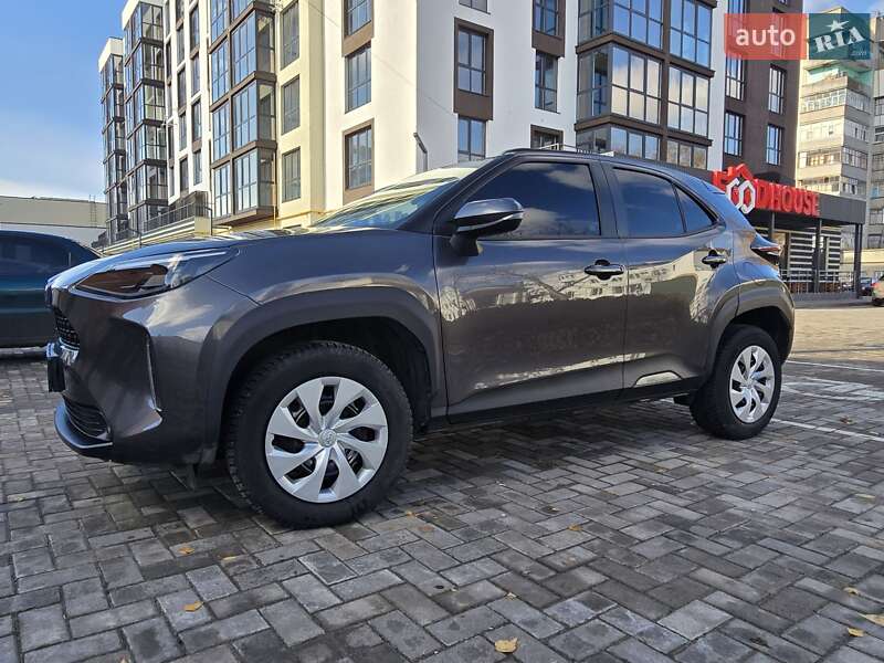 Внедорожник / Кроссовер Toyota Yaris Cross 2023 в Ромнах