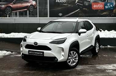 Позашляховик / Кросовер Toyota Yaris Cross 2024 в Чернівцях