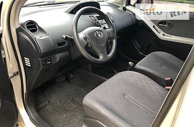 Хэтчбек Toyota Yaris 2010 в Одессе