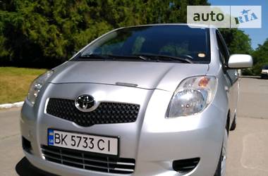 Хэтчбек Toyota Yaris 2007 в Остроге