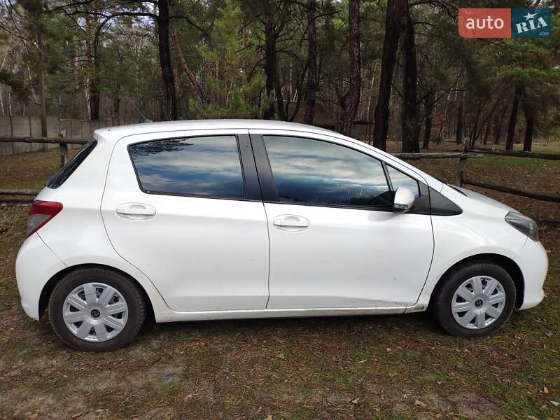 Хэтчбек Toyota Yaris 2012 в Конотопе фото 2 Хэтчбек Toyota Yaris 2012 в Конотопе