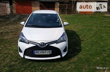 Хетчбек Toyota Yaris 2016 в 