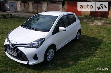 Хетчбек Toyota Yaris 2016 в 