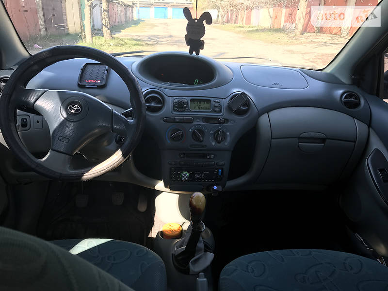 Хетчбек Toyota Yaris 2001 в Краматорську