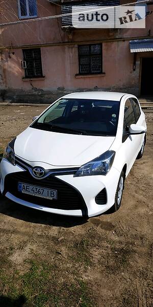 Хетчбек Toyota Yaris 2016 в 
