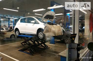 Хетчбек Toyota Yaris 2016 в 