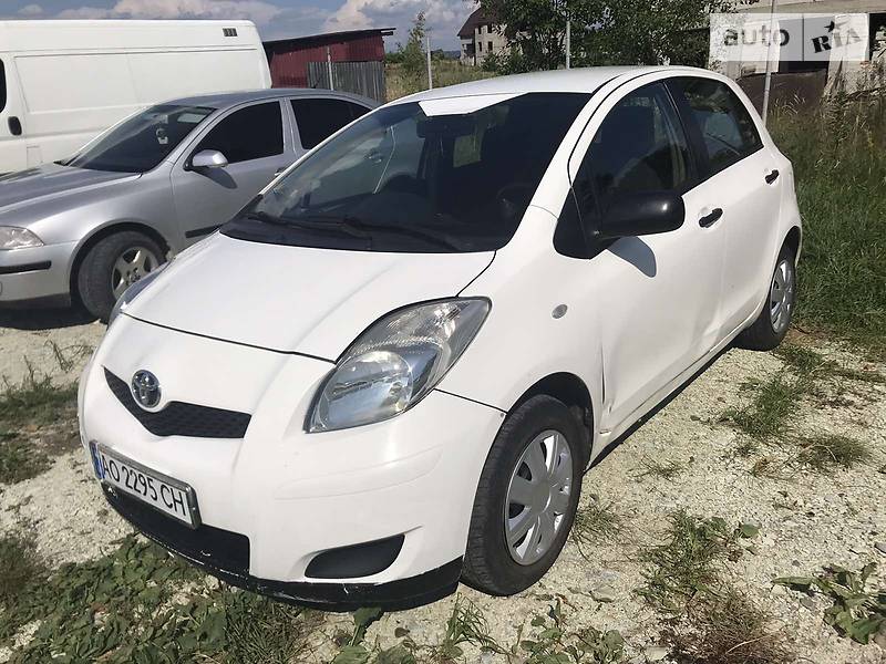 Хэтчбек Toyota Yaris 2011 в Хусте