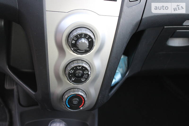 Хэтчбек Toyota Yaris 2008 в Сумах