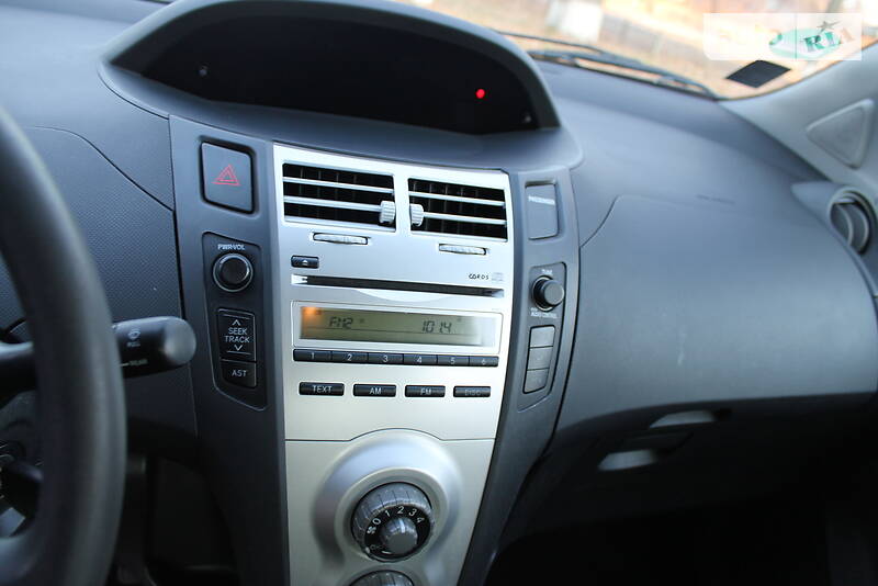 Хэтчбек Toyota Yaris 2008 в Сумах