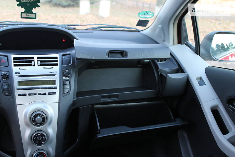 Хэтчбек Toyota Yaris 2008 в Сумах