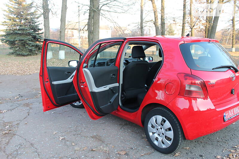 Хэтчбек Toyota Yaris 2008 в Сумах