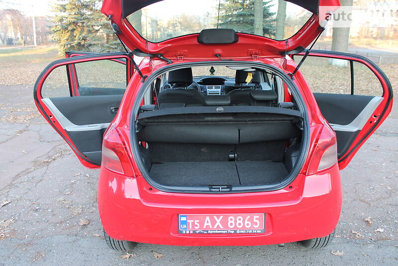 Хэтчбек Toyota Yaris 2008 в Сумах