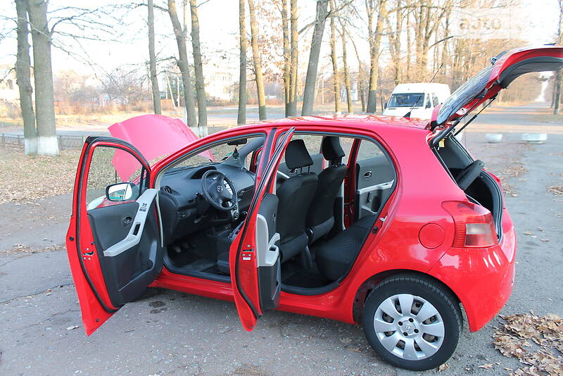 Хэтчбек Toyota Yaris 2008 в Сумах