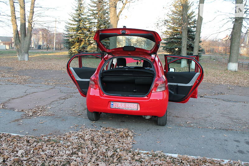 Хэтчбек Toyota Yaris 2008 в Сумах