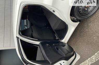 Хетчбек Toyota Yaris 2012 в 