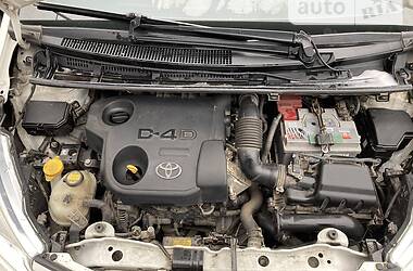 Хетчбек Toyota Yaris 2012 в 