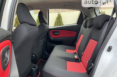 Хэтчбек Toyota Yaris 2015 в Кропивницком