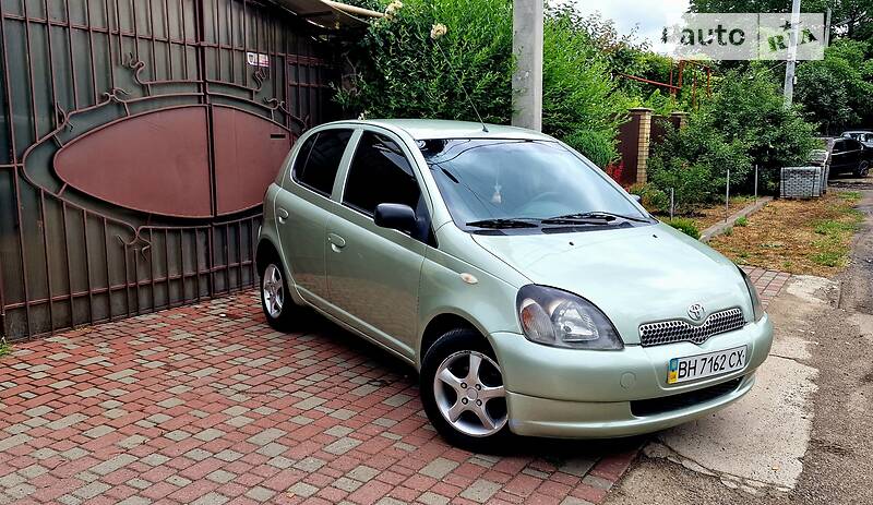 Хэтчбек Toyota Yaris 2002 в Одессе